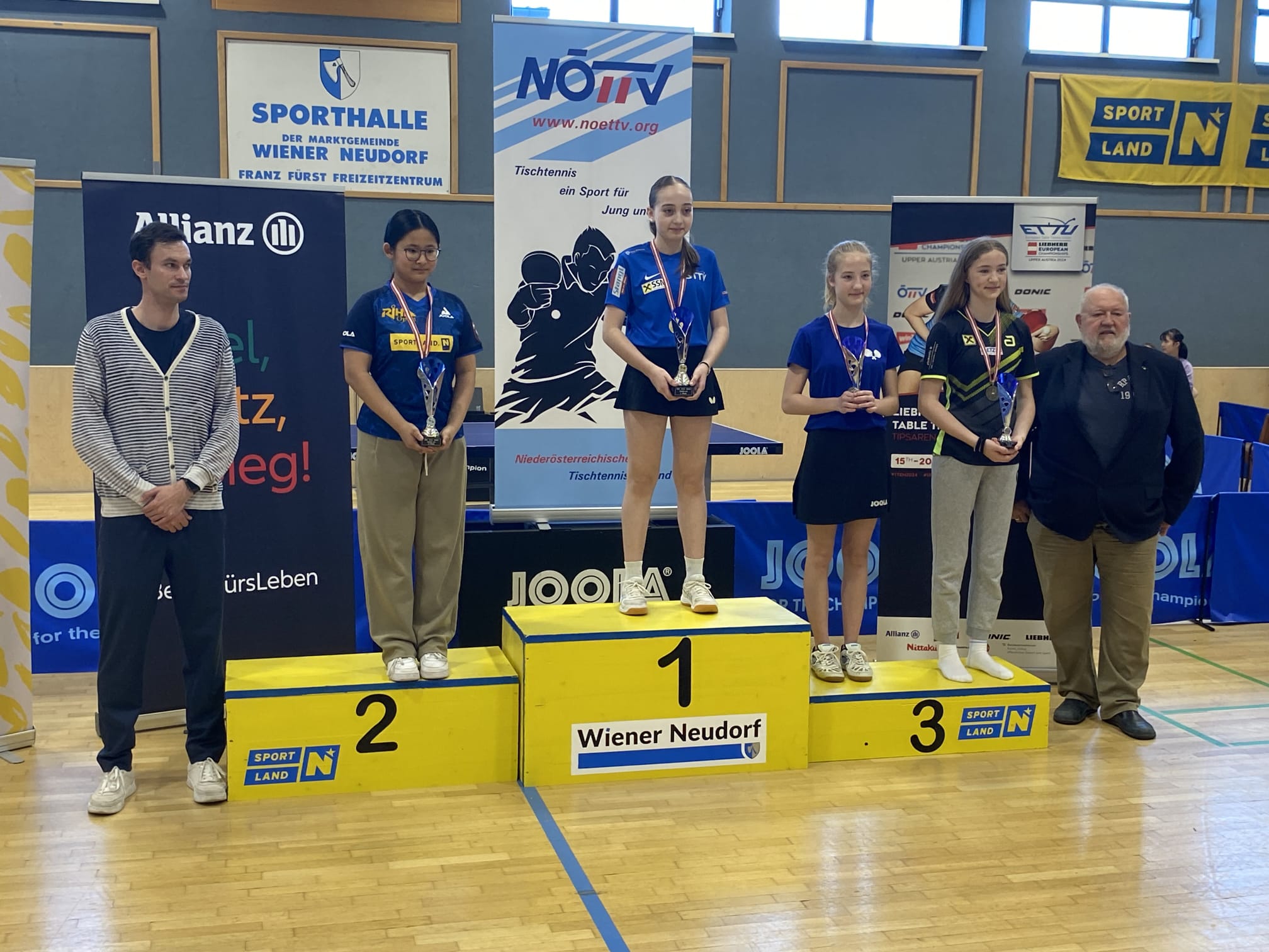 Berger und Bian am Podest bei ÖM U13